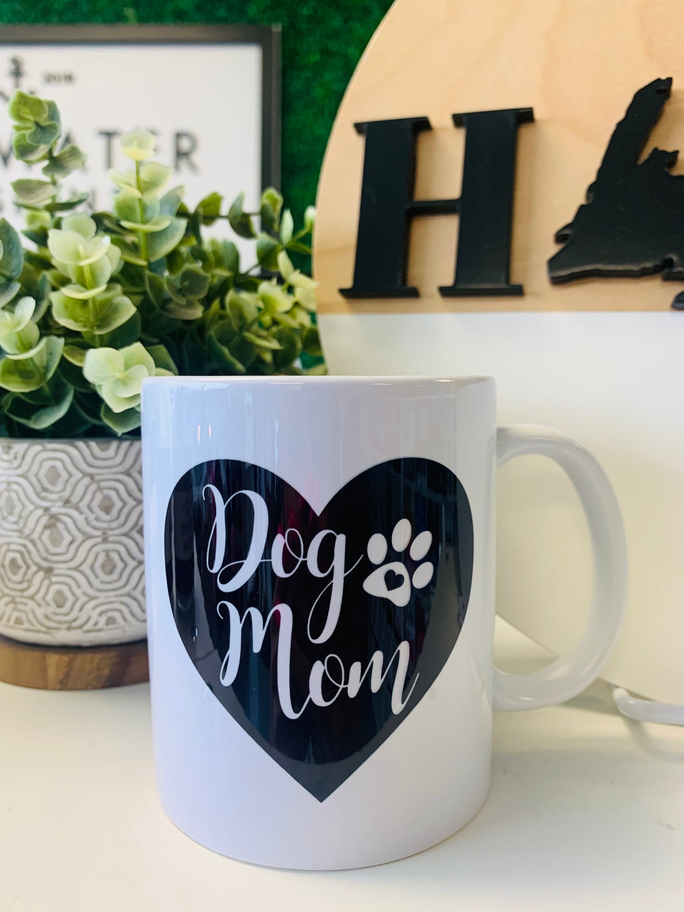 "Dog Mom" 11oz Mug